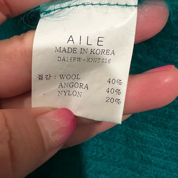 AILE Korean brand wool/ angora sweater- CUTE! - Picture 5 of 11